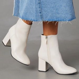 NWT Vici White Faux Leather Booties